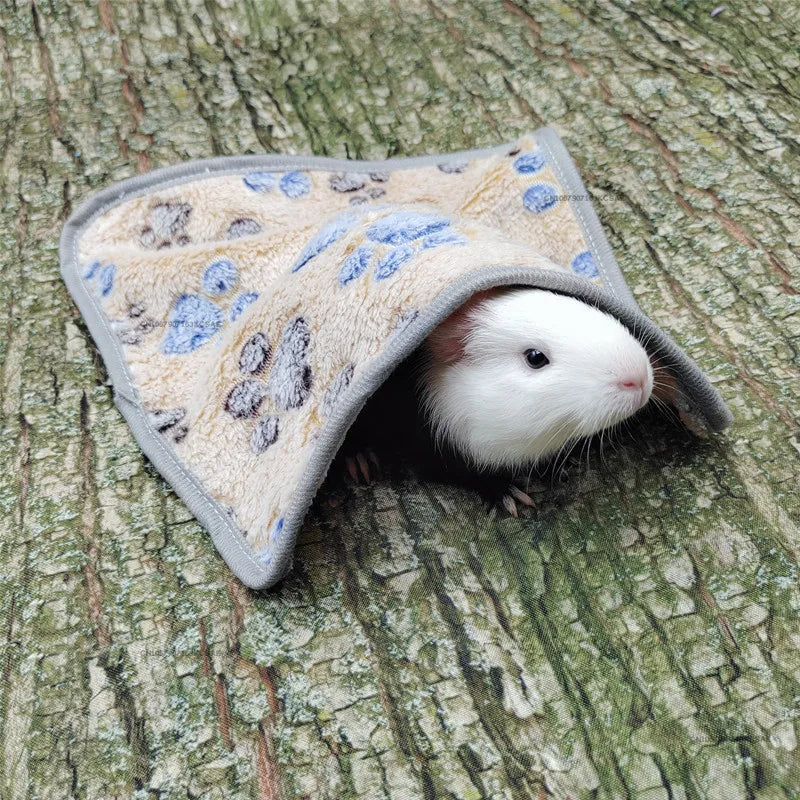 Hamster Guinea Pig Blanket Small Pet Item Soft Warm Bed Sleep Mat Flannel Fleece Pad for Rabbit Hedgehogs Small Pet Accessories
