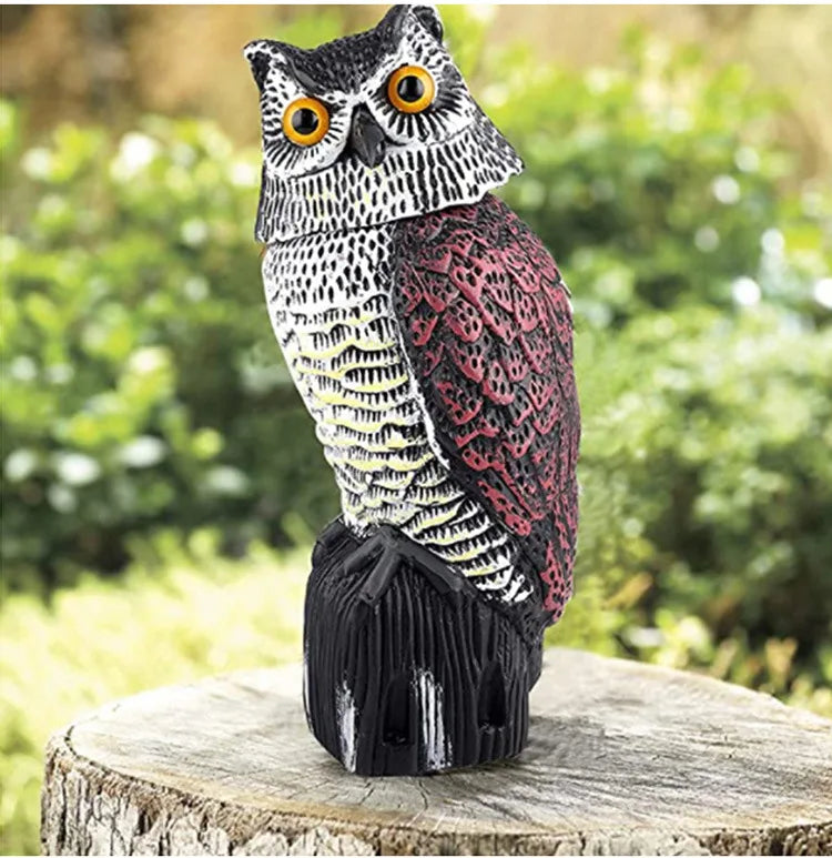 Simulated owl outdoor gardening bird-scaring and rat-repelling decorative item, a shaking animal resin owl handicraft