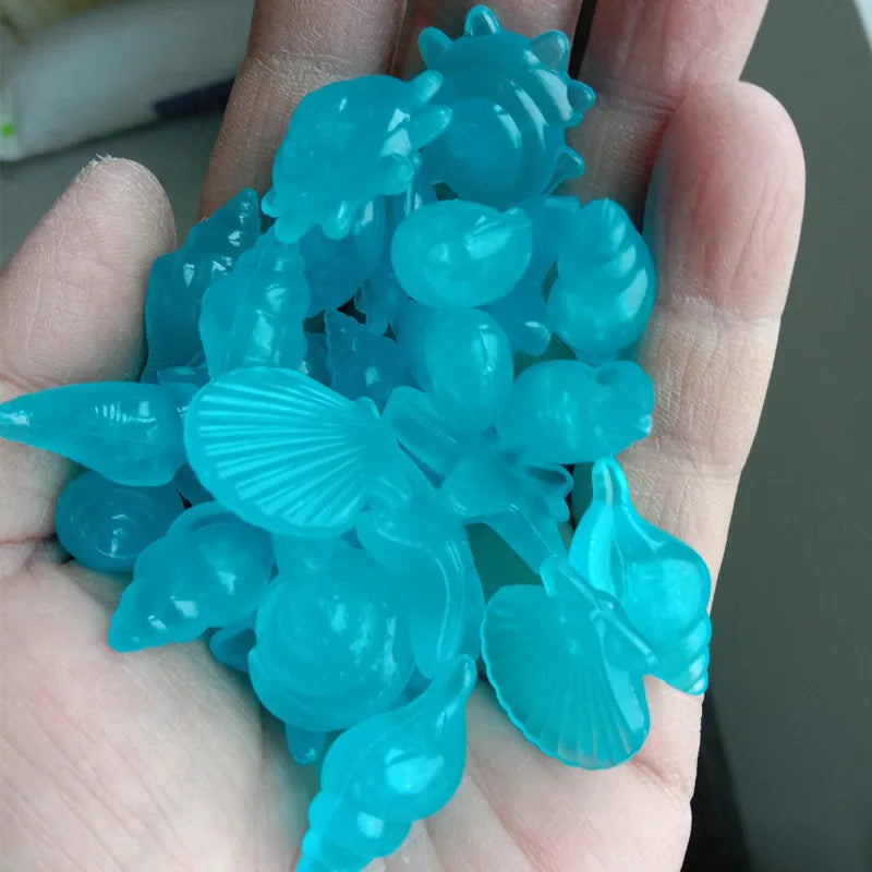 100pcs Luminous Ocean Stone Conch and Shell Fish Tank Decoration Simulated Aquatic Gravel Glow in Dark Pretty Little Rocks