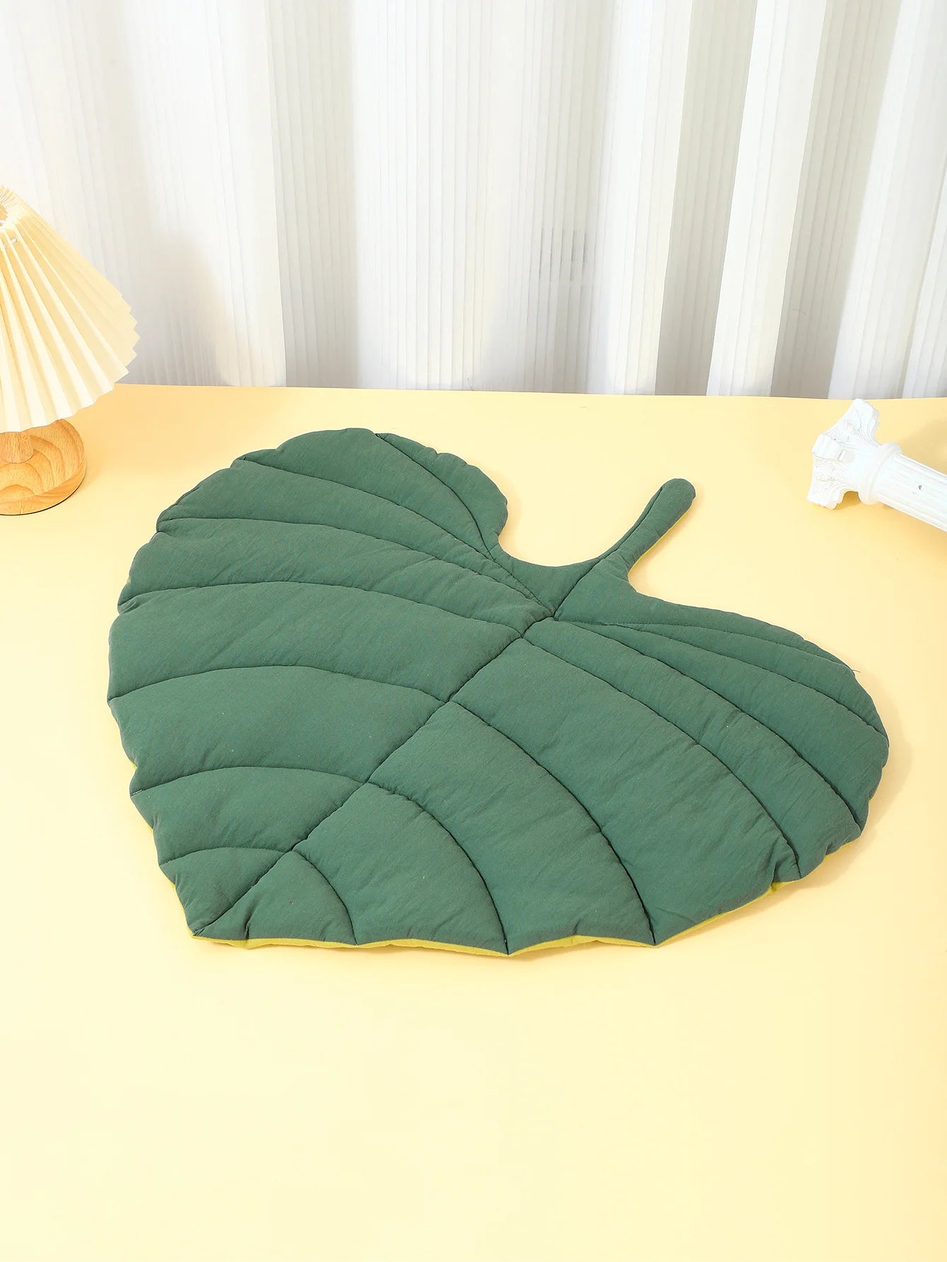 Leaf Shape Pet Mat Cotton Thickened Cat Dog Bed Cushion Four Season Soft Sleeping Pad for Crate Kennel Sofa Floor Use