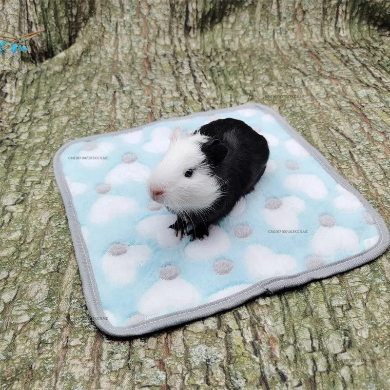 Hamster Guinea Pig Blanket Small Pet Item Soft Warm Bed Sleep Mat Flannel Fleece Pad for Rabbit Hedgehogs Small Pet Accessories