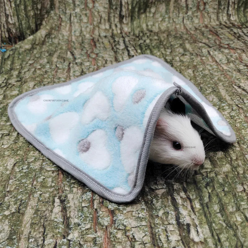 Hamster Guinea Pig Blanket Small Pet Item Soft Warm Bed Sleep Mat Flannel Fleece Pad for Rabbit Hedgehogs Small Pet Accessories