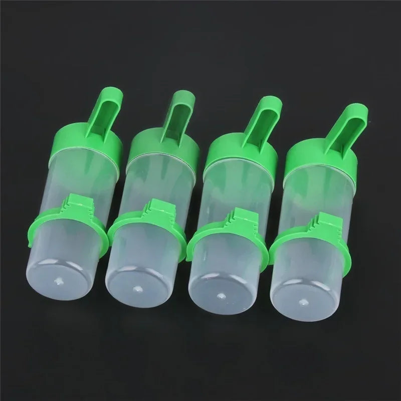 1Pc Bird Feeder Waterer Drinker Pet Clip for Bird Feeder Parrot Pet Water Dispenser Agricultural Equipment (size:M/L)