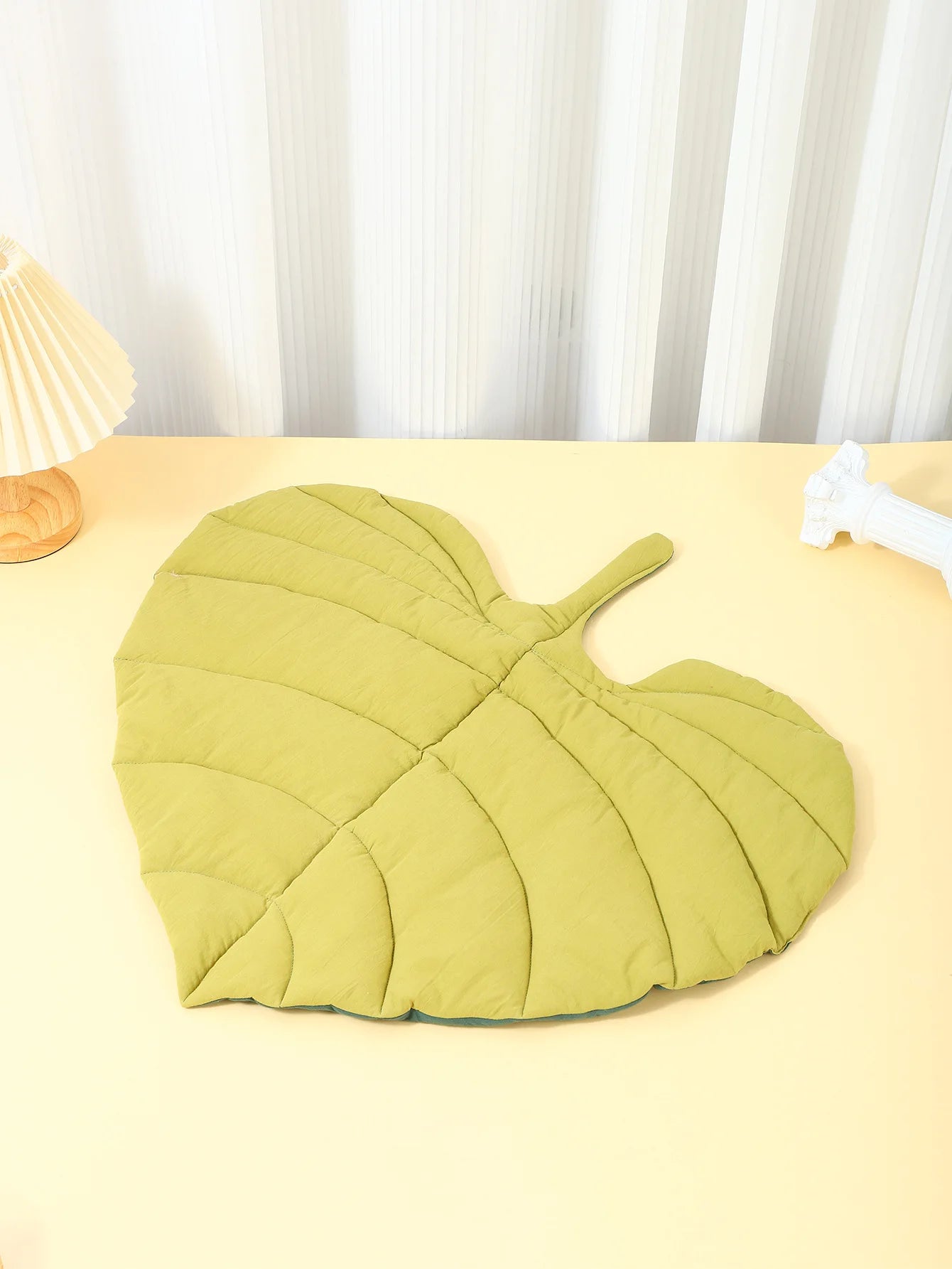 Cotton Pet Floor Mat Leaf Shaped Thickened Cat Dog Sleeping Cushion for Indoor Kennel Crate Sofa Four Season Use