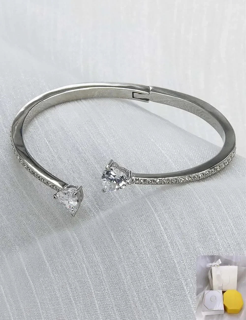 cat Fashion jewelry new product ATTRACT SOUL HEART bracelet exquisite white heart-shaped women's high-end gift